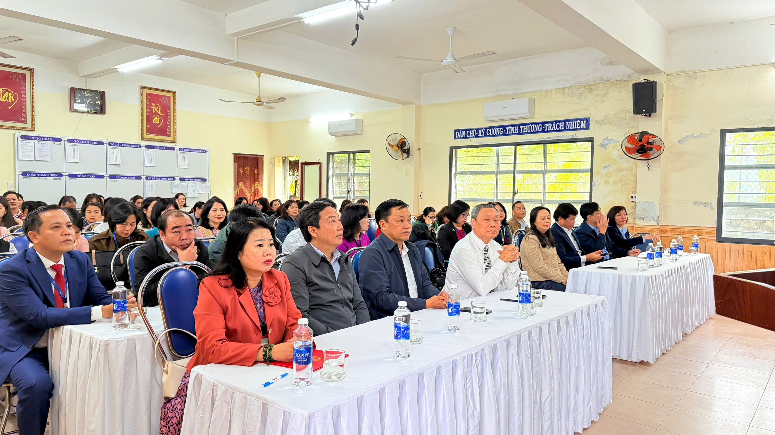 CÔNG BỐ QUYẾT ĐỊNH BỔ NHIỆM PHÓ HIỆU TRƯỞNG MỚI CÔNG BỐ QUYẾT ĐỊNH BỔ NHIỆM PHÓ HIỆU TRƯỞNG MỚI